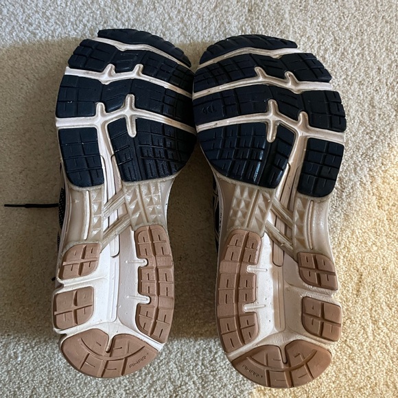 ASICS Gel Kayano 26 Navy and Gold Athletic Shoes - Picture 6 of 6